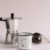 Taza de metal verde, a Coffee for the Earth café para todos, café por un mundo mejor